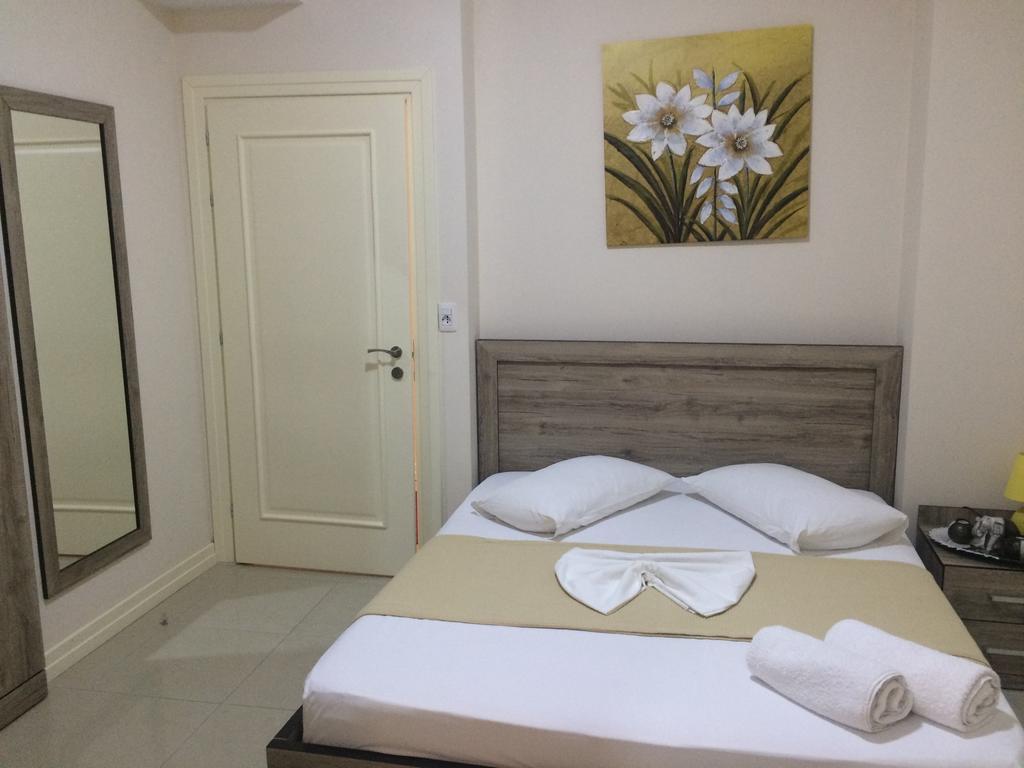 Berti Apartments Sarandë Exteriör bild